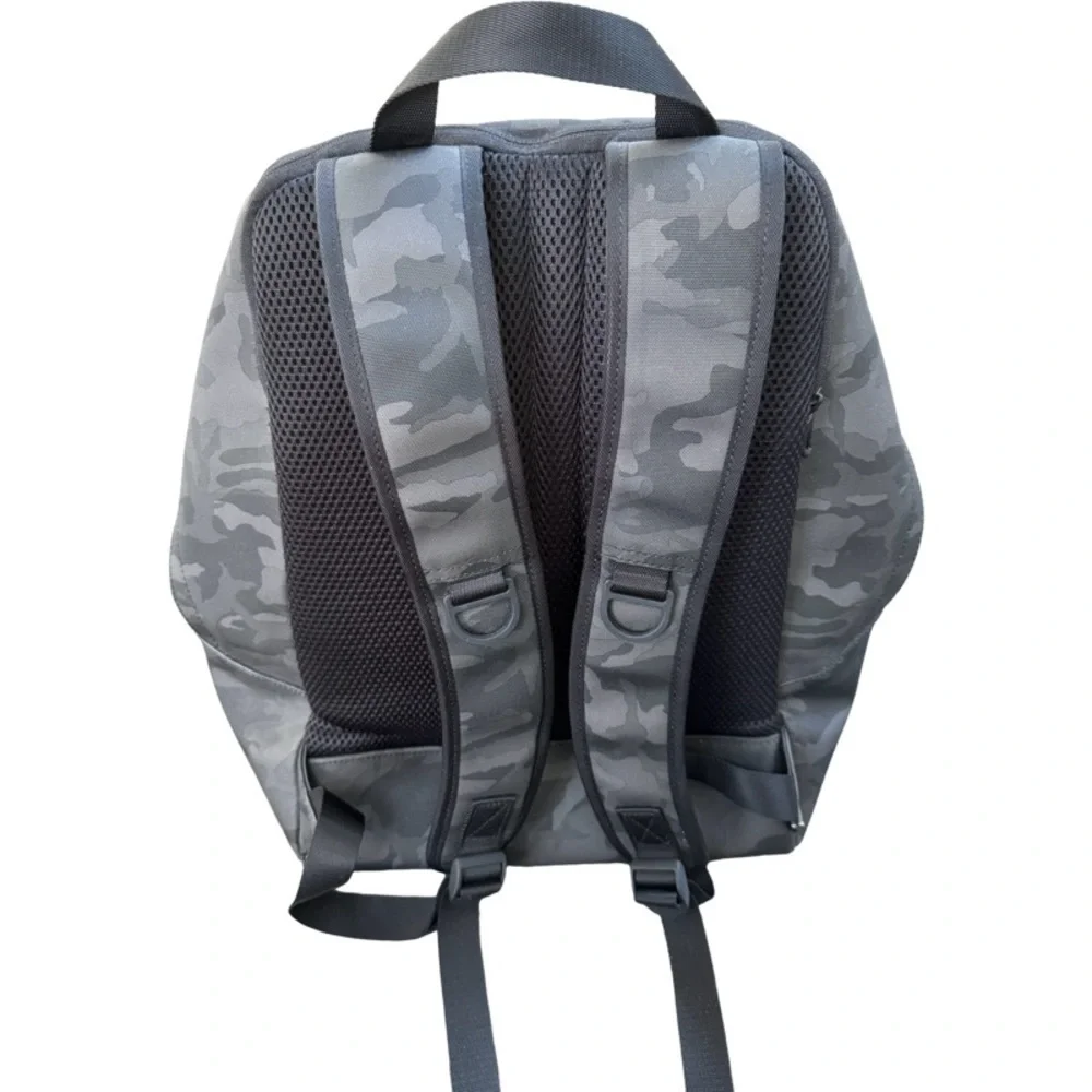 COPY - Lululemon backpack camo